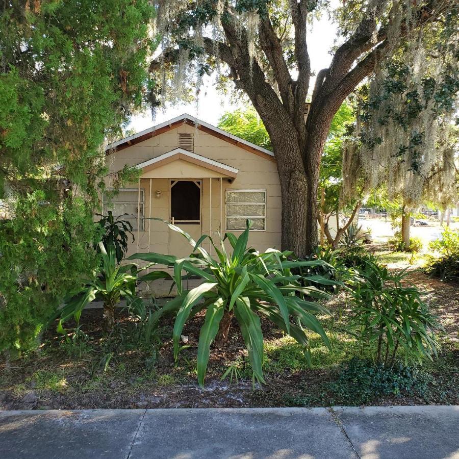 1 Beige Cozy Bungalow Or 1 White Cozy Efficiency Cottage In Titusville Esterno foto