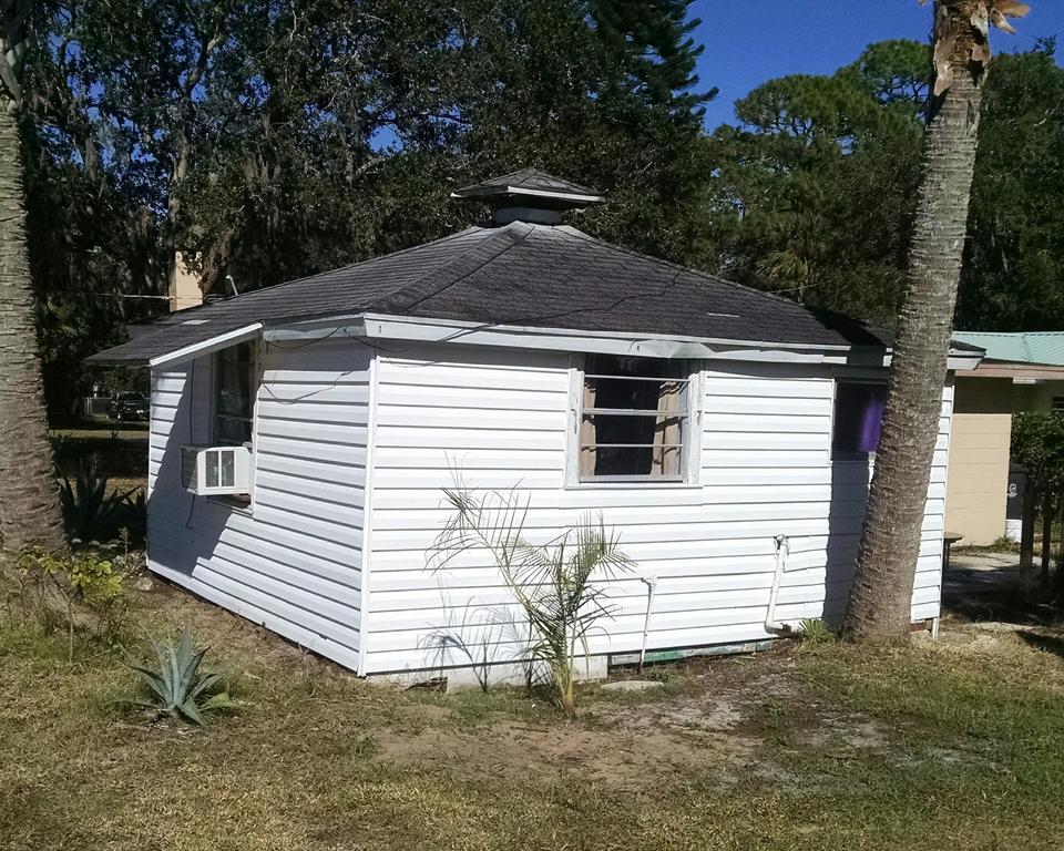1 Beige Cozy Bungalow Or 1 White Cozy Efficiency Cottage In Titusville Esterno foto