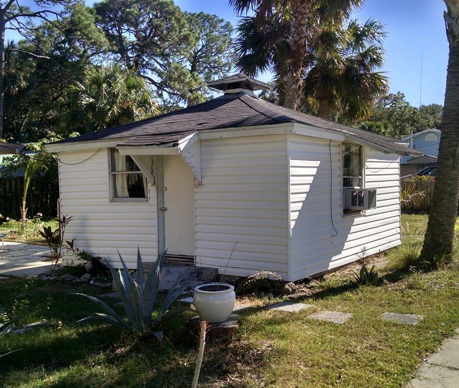 1 Beige Cozy Bungalow Or 1 White Cozy Efficiency Cottage In Titusville Esterno foto