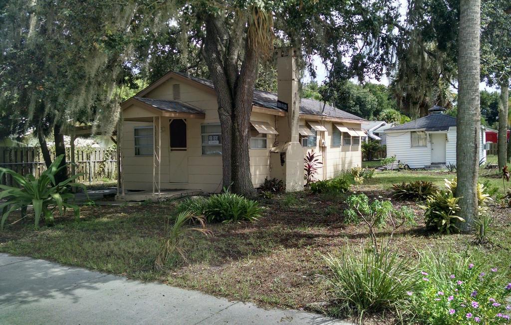 1 Beige Cozy Bungalow Or 1 White Cozy Efficiency Cottage In Titusville Esterno foto