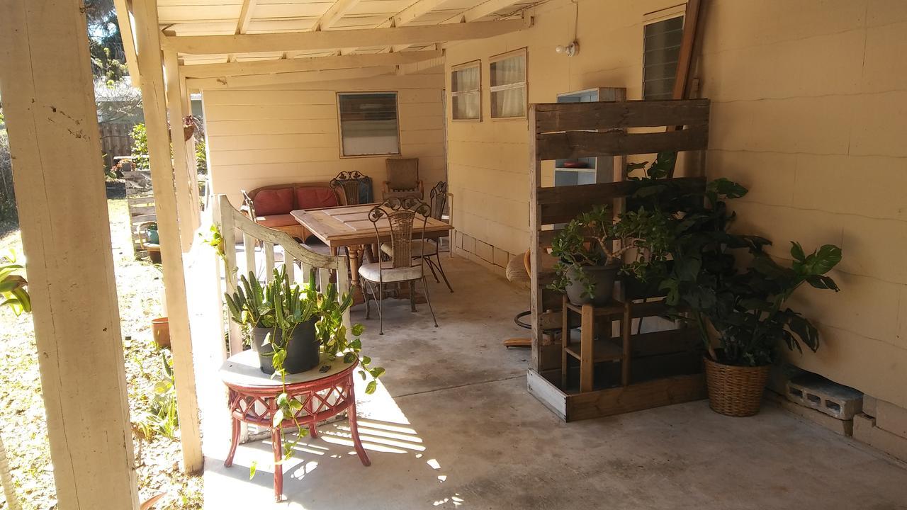 1 Beige Cozy Bungalow Or 1 White Cozy Efficiency Cottage In Titusville Esterno foto