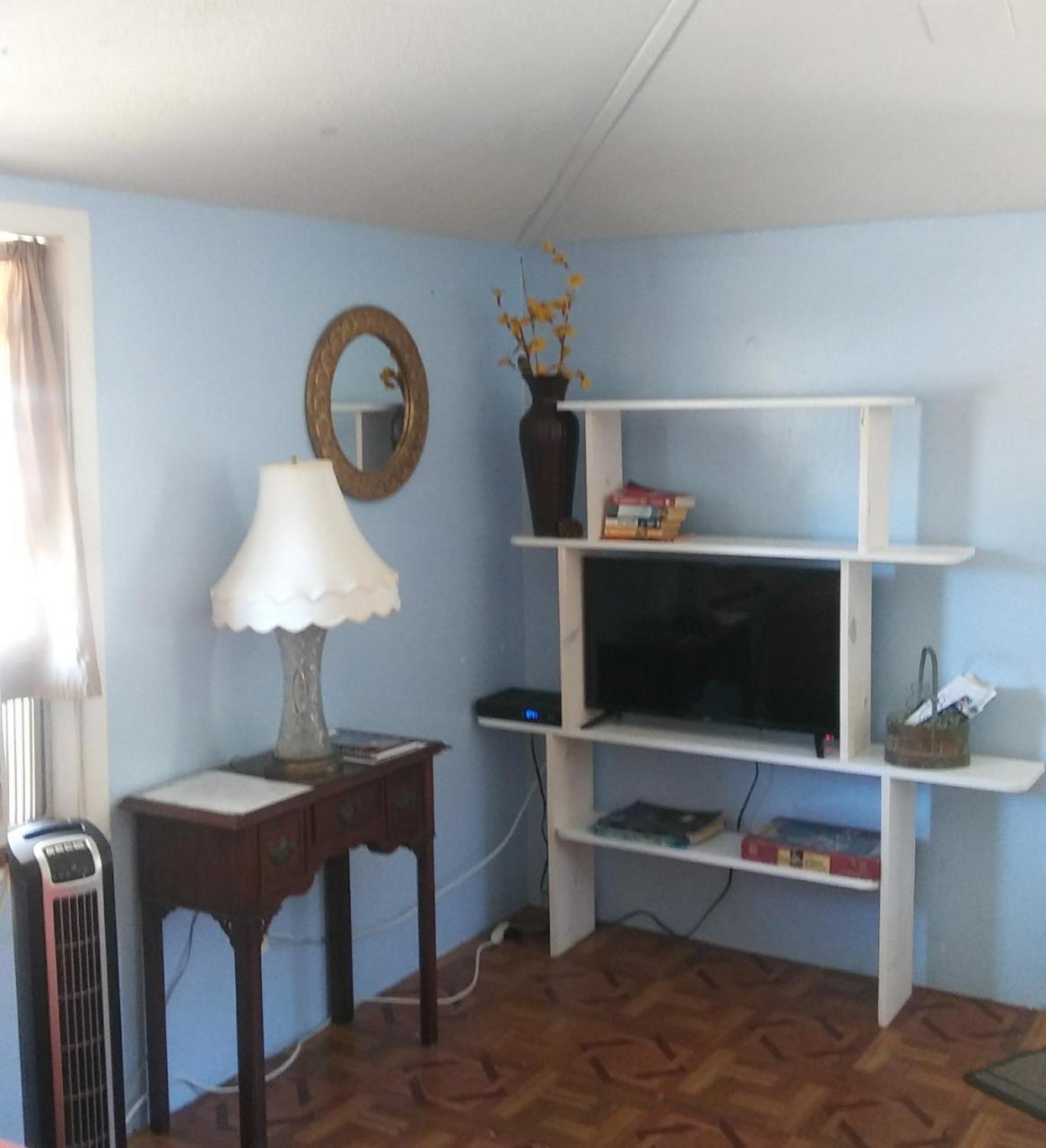 1 Beige Cozy Bungalow Or 1 White Cozy Efficiency Cottage In Titusville Esterno foto