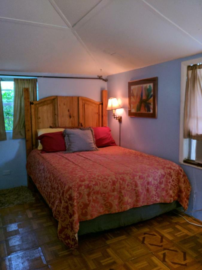 1 Beige Cozy Bungalow Or 1 White Cozy Efficiency Cottage In Titusville Esterno foto